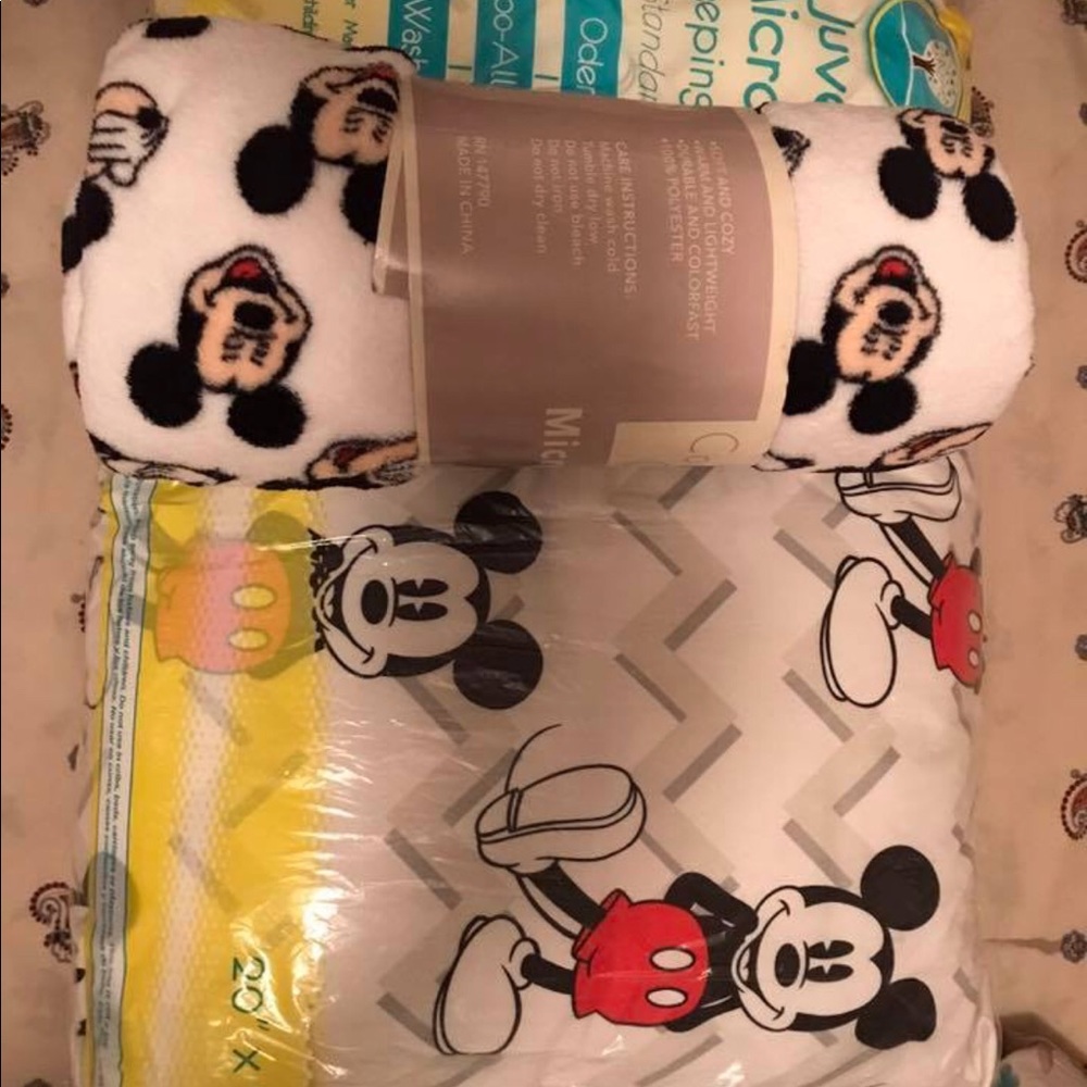 MICKEY MOUSE PILLOW & BLANKETS